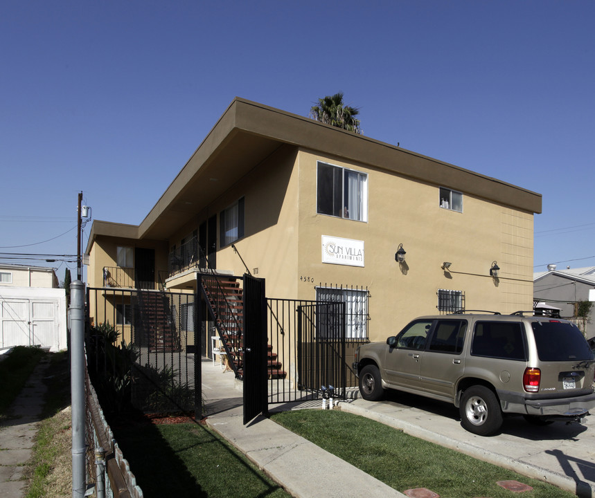 Sun Villa Apartment in San Diego, CA - Building Photo