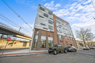 17 Avenue E in Bayonne, NJ - Building Photo - Building Photo