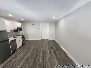 76 Franklin St, Unit 10 in Worcester, MA - Building Photo - Building Photo