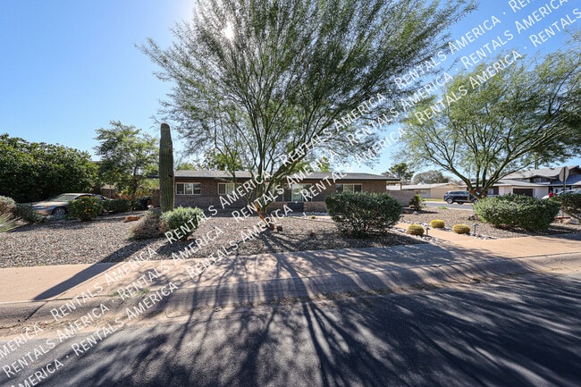 105 E Hermosa Dr in Tempe, AZ - Building Photo - Building Photo