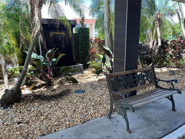 property at 4164 Inverrary Dr