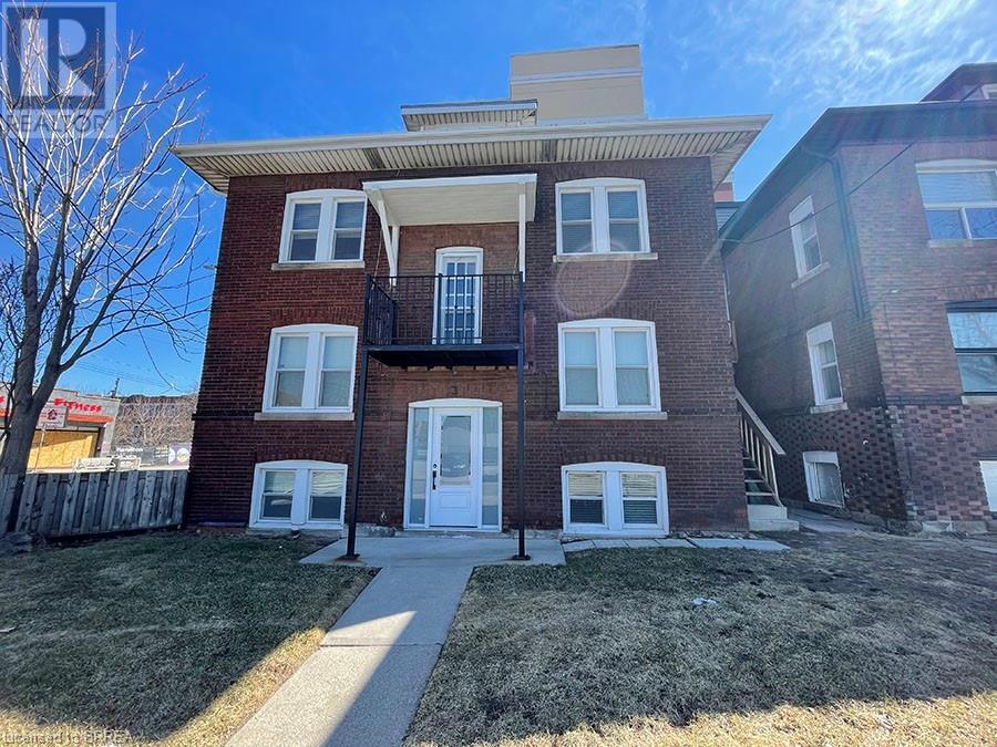 3 Balmoral Ave S in Hamilton, ON - Building Photo
