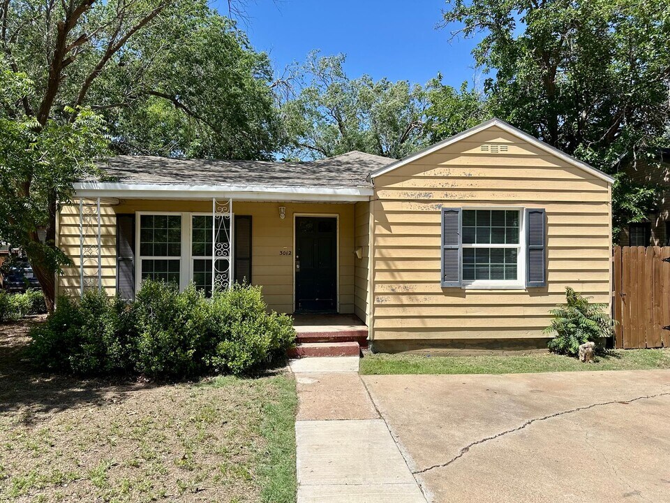 3012 22nd St in Lubbock, TX - Building Photo