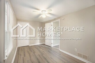 8242 Jackson Ave in Warren, MI - Building Photo - Building Photo