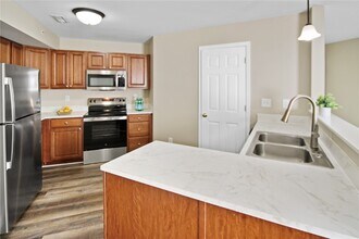 42 Stonewall Creek Ct in Dardenne Prairie, MO - Building Photo - Building Photo
