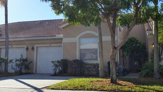350 E Coral Trace Cir in Delray Beach, FL - Building Photo