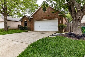 2739 Montebello in San Antonio, TX - Building Photo - Building Photo