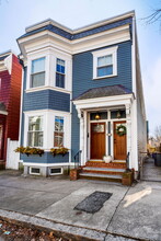 687 E 6th St, Unit 1 in Boston, MA - Foto de edificio - Building Photo