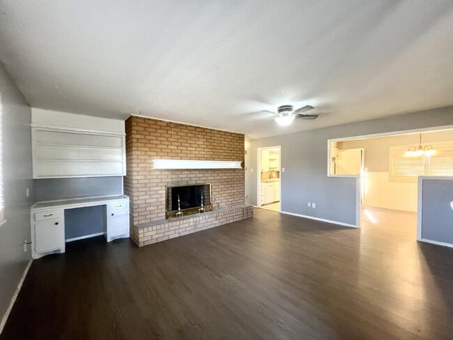 6903 Hartford Ave in Lubbock, TX - Building Photo - Building Photo