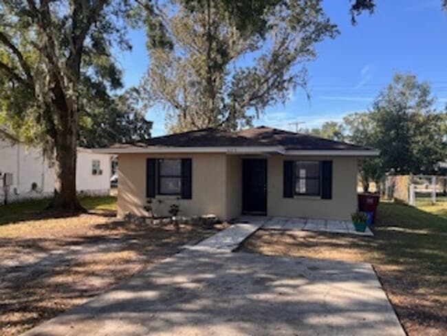 property at 609 N Palm Dr