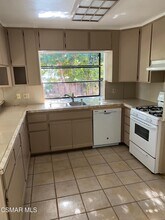 334 Burton Ct in Thousand Oaks, CA - Building Photo - Building Photo
