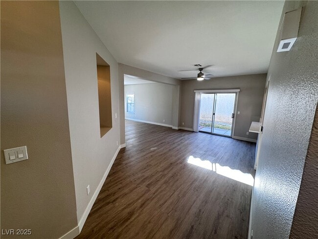 2544 Golden Sands Dr in Las Vegas, NV - Building Photo - Building Photo