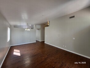 634 Holly Bush Ct in Henderson, NV - Building Photo - Building Photo