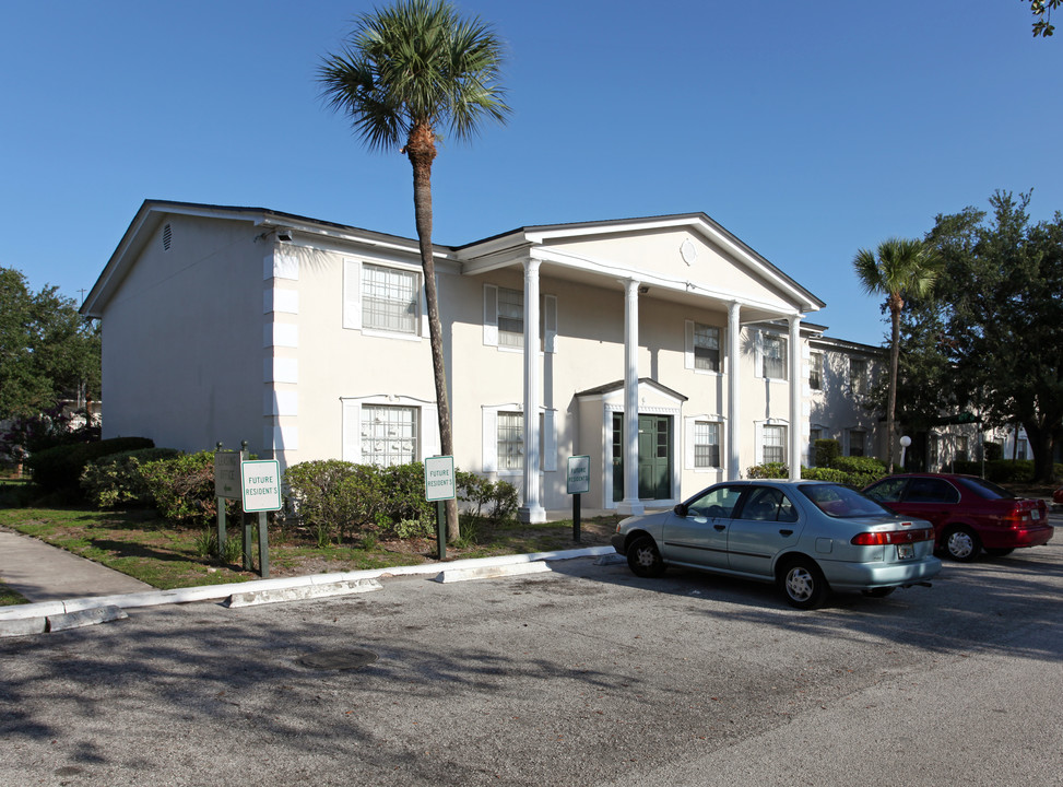 Governor's Manor Apartments in Orlando, FL - Foto de edificio