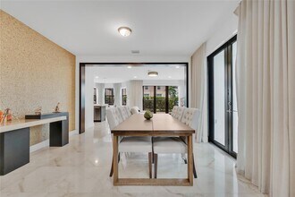 10574 NW 70th Ln in Doral, FL - Building Photo - Building Photo