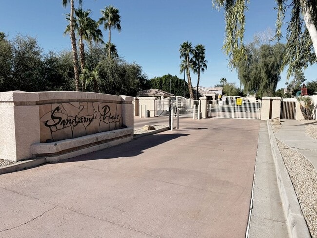 2070 W Corona Dr in Chandler, AZ - Building Photo - Building Photo