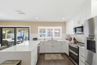 6101 E Greenway Ln in Scottsdale, AZ - Building Photo - Building Photo