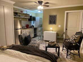 1321 Kings Dr in Tallahassee, FL - Building Photo - Building Photo