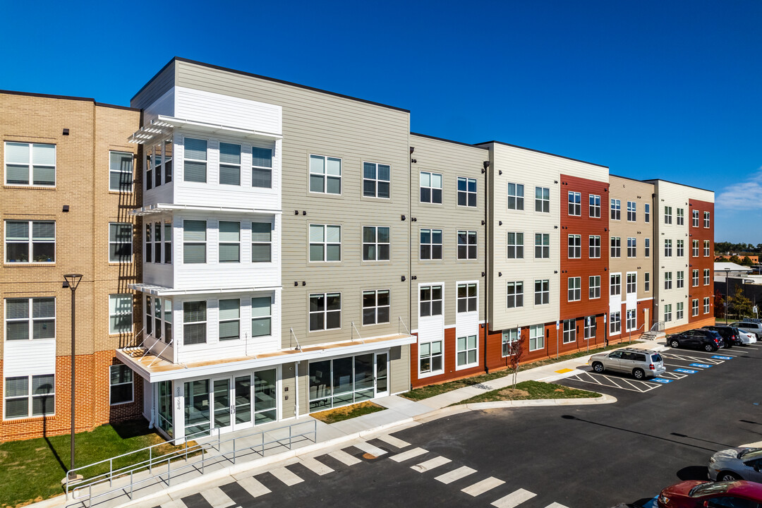 Loudoun View Senior Living in Sterling, VA - Foto de edificio