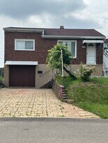 302 Meadowlark Ln in West Mifflin, PA - Building Photo