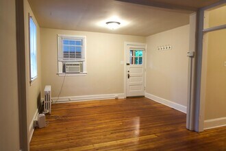 327 Valley Brook Rd, Unit 327 Apartment in Ambler, PA - Building Photo - Building Photo