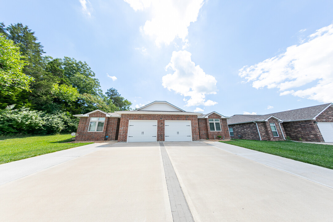 607 Spring Ridge Rd in Warrensburg, MO - Building Photo