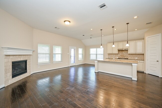 5823 Hillside River Ln