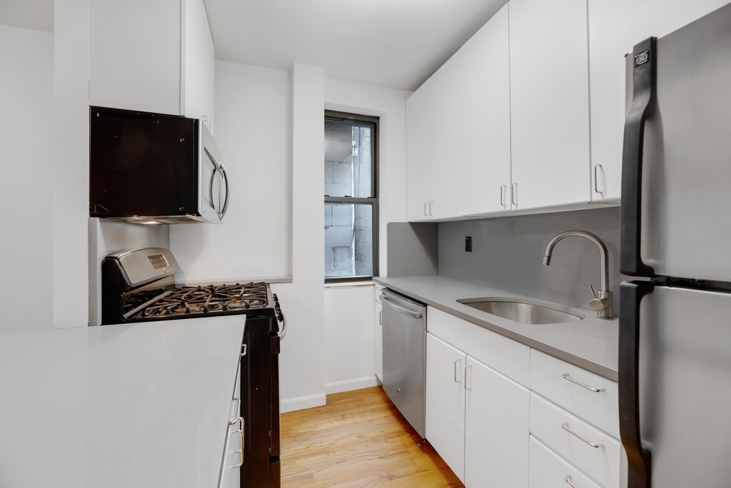 113 E 31st St in New York, NY - Building Photo