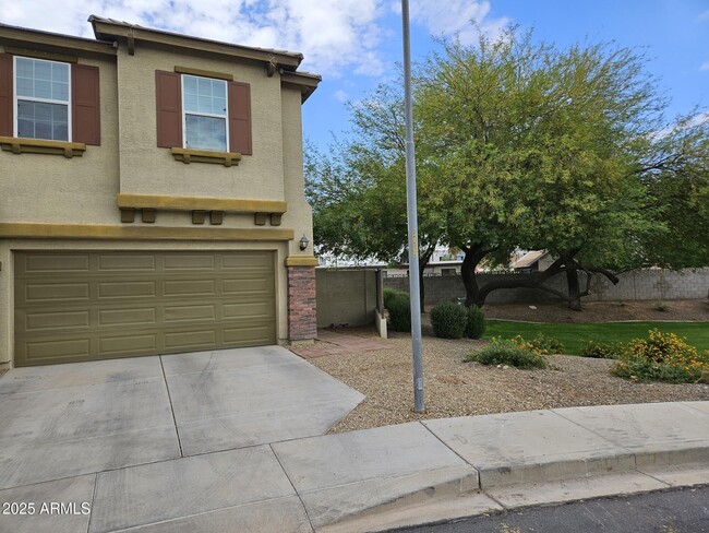 3425 E Wayland Dr in Phoenix, AZ - Building Photo - Building Photo
