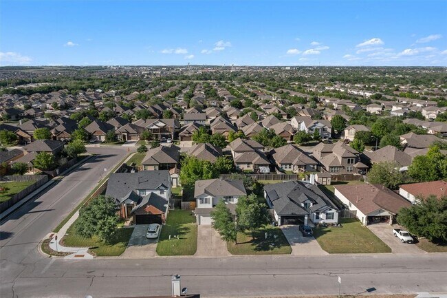 403 Lakemont Dr in Hutto, TX - Building Photo - Building Photo