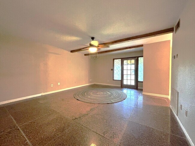 406 Bowie St in West Columbia, TX - Building Photo - Building Photo