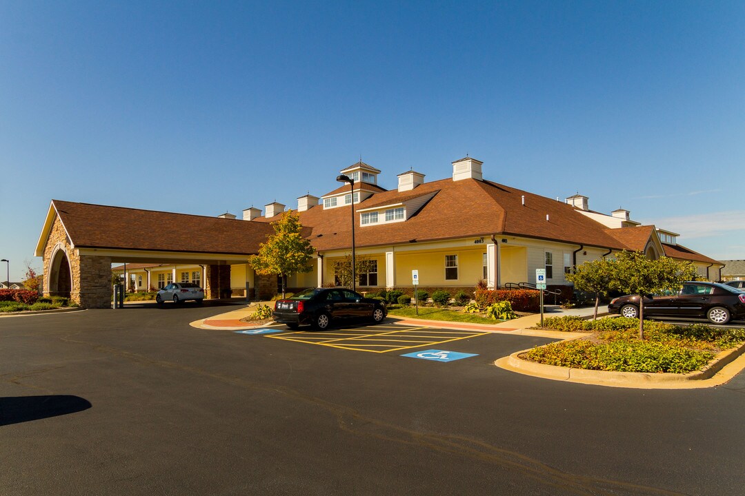Carillon Club in Naperville, IL - Foto de edificio