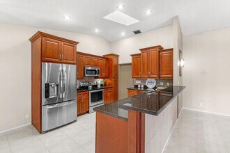 21011 Windemere Ln in Boca Raton, FL - Building Photo - Building Photo