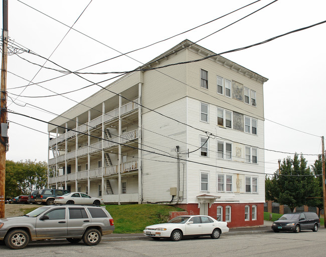 102 Knox St in Lewiston, ME - Building Photo - Building Photo