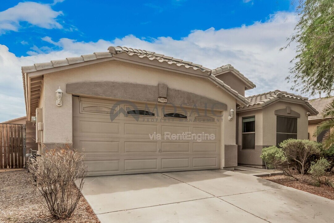 7019 S 45th Ave in Phoenix, AZ - Building Photo