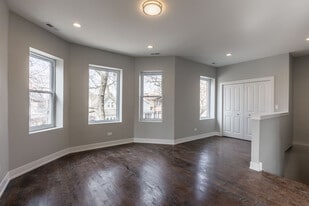 3136 N Oakley Ave, Unit 3 in Chicago, IL - Building Photo