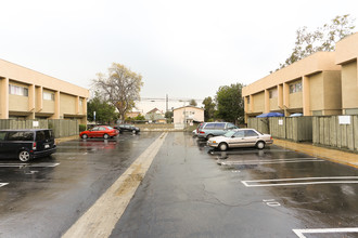 La Villa Hermosa Apartments in Los Angeles, CA - Building Photo - Building Photo