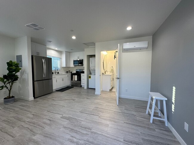 property at 1451 W Almond Ave