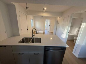 7049 Fane Rd in Edmonton, AB - Building Photo - Building Photo