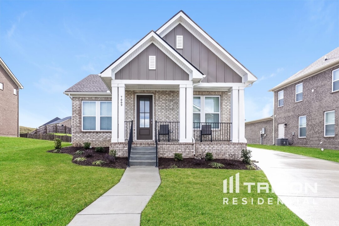 7009 Park Knoll Dr in Mount Juliet, TN - Building Photo