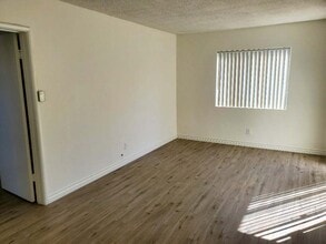 361 13th St, Unit SEAL BEACH #4 in Seal Beach, CA - Building Photo - Building Photo