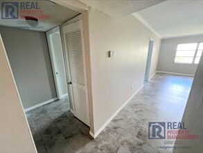 4109 Lake Bayshore Dr in Bradenton, FL - Building Photo - Building Photo