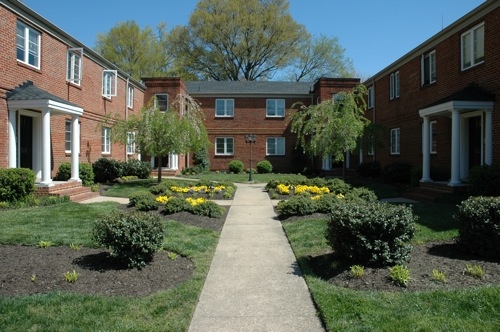 Patterson Place in Richmond, VA - Building Photo