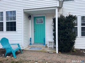 377 Horse Pond Rd in Madison, CT - Building Photo