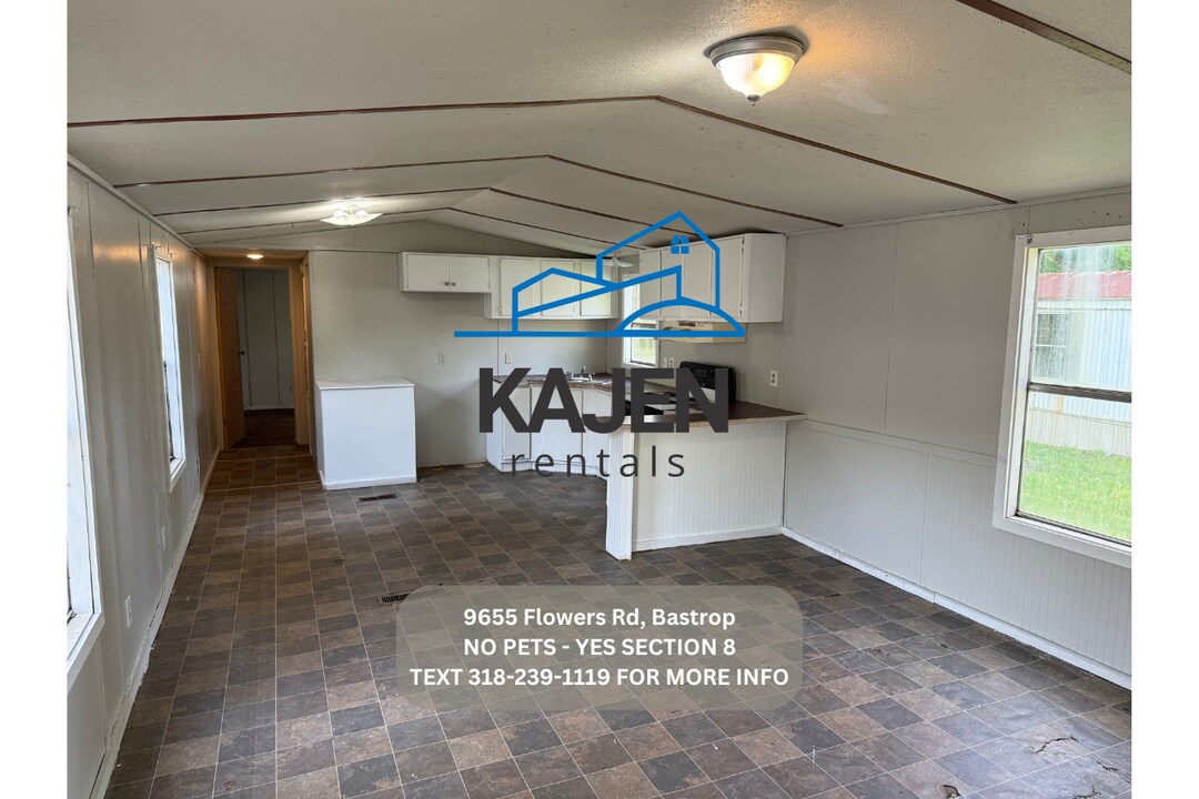 9655 Flowers Rd in Bastrop, LA - Building Photo