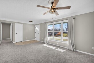 135 Elm St in Carlisle, IA - Building Photo - Building Photo