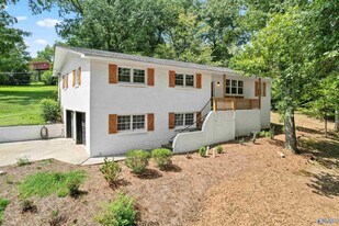 7916 Valley View Dr SE in Huntsville, AL - Building Photo