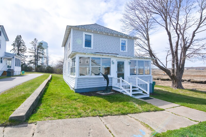7 Lyons St in Hampton, NH - Building Photo