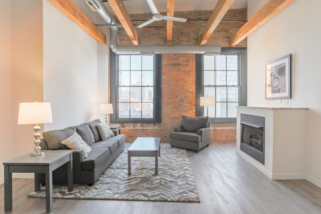 Lake Street Lofts in Chicago, IL - Foto de edificio