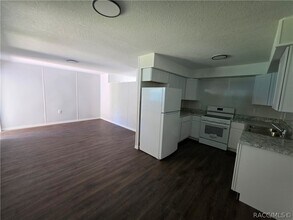 645 NE 10th St in Crystal River, FL - Building Photo - Building Photo